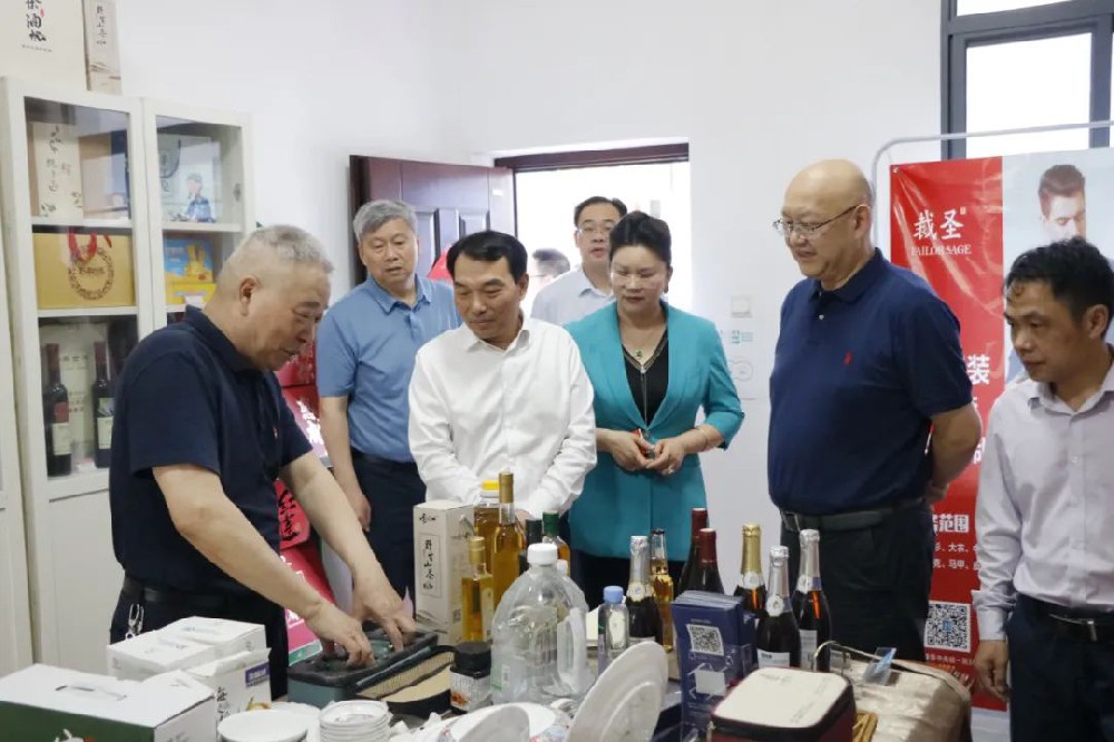 赣州市委副书记熊运浪一行到市赣商联合会调研指导
