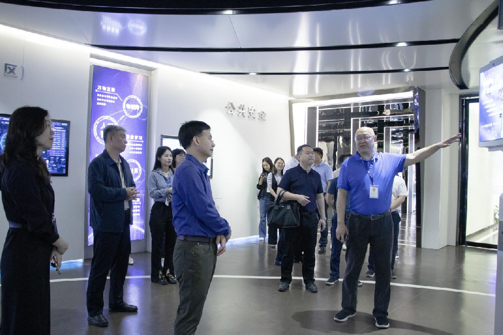 市人大常委会数字经济发展情况专题调研组一行莅临我司调研