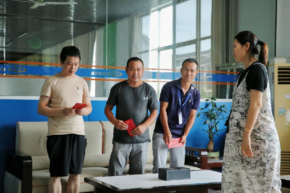 关于对彭东华、李优平、张运江等同事表彰的通报