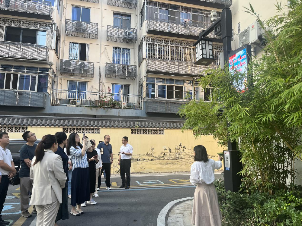 住建部调研组到红环路社区调研考察